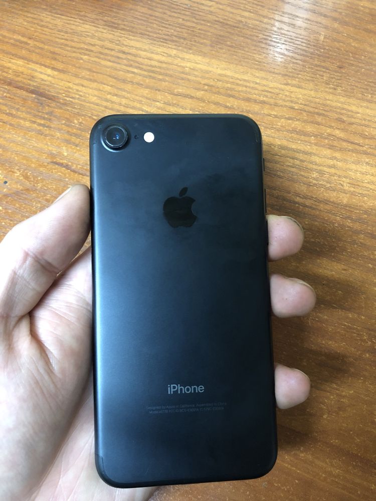 Продам Iphone 7 32 Gb Rsim