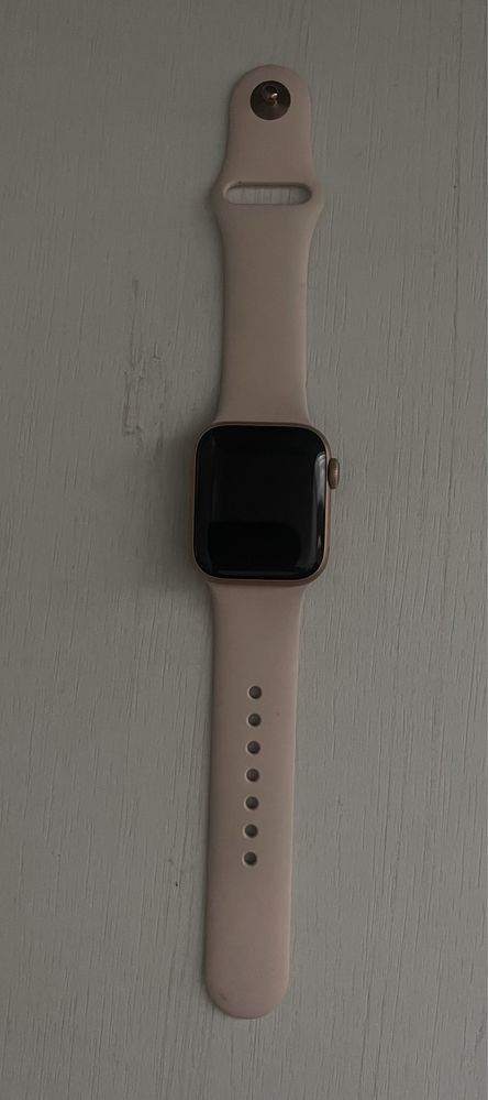 Продам apple watch series 4, 40 mm, б/у в ідеальному стані