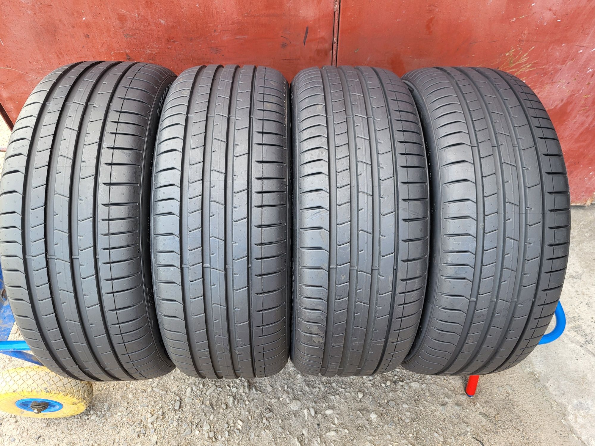 245/40/21 R21 Pirelli PZERO PZ4 VOL 4шт ціна за 1шт шини