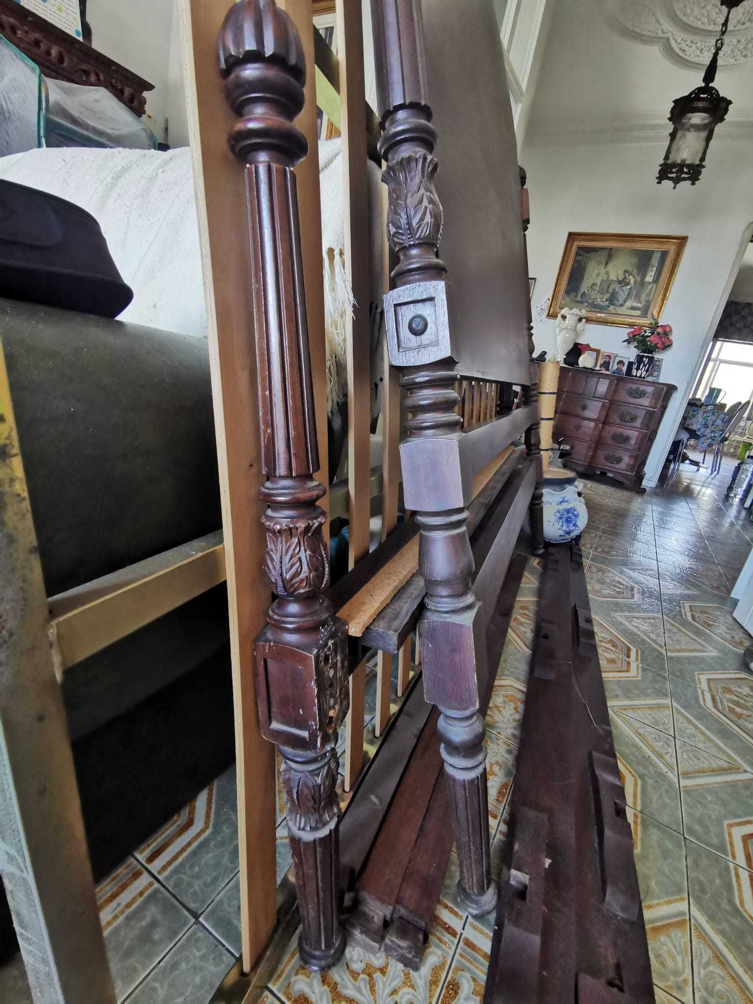 Vendo cama casal madeira mogno 150 X 180m