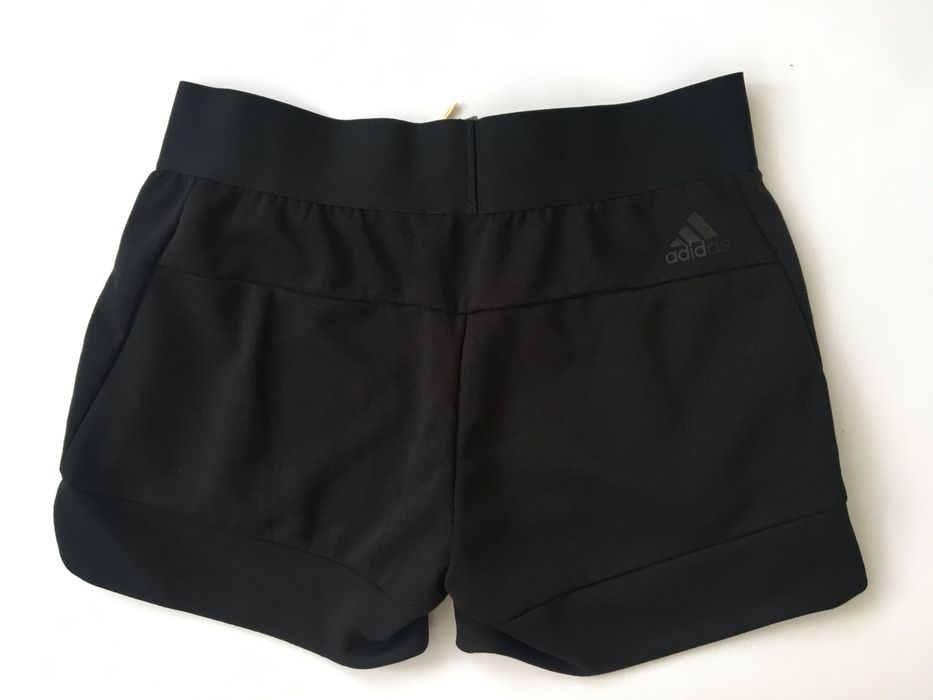 Шорти Adidas розмір UK 8-10