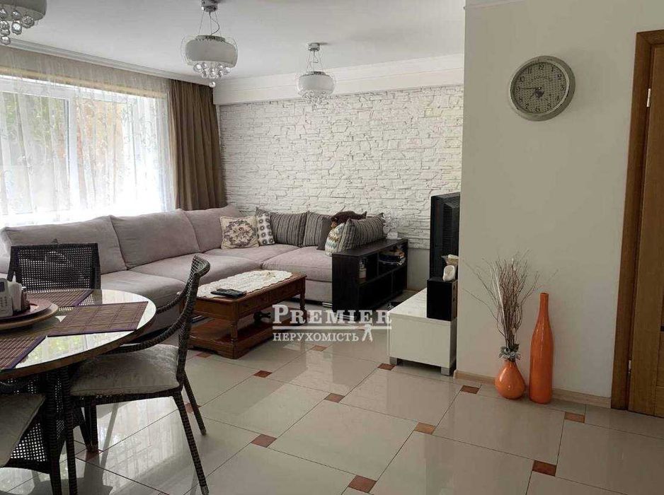 Продам сучасний двоповерховий будинок