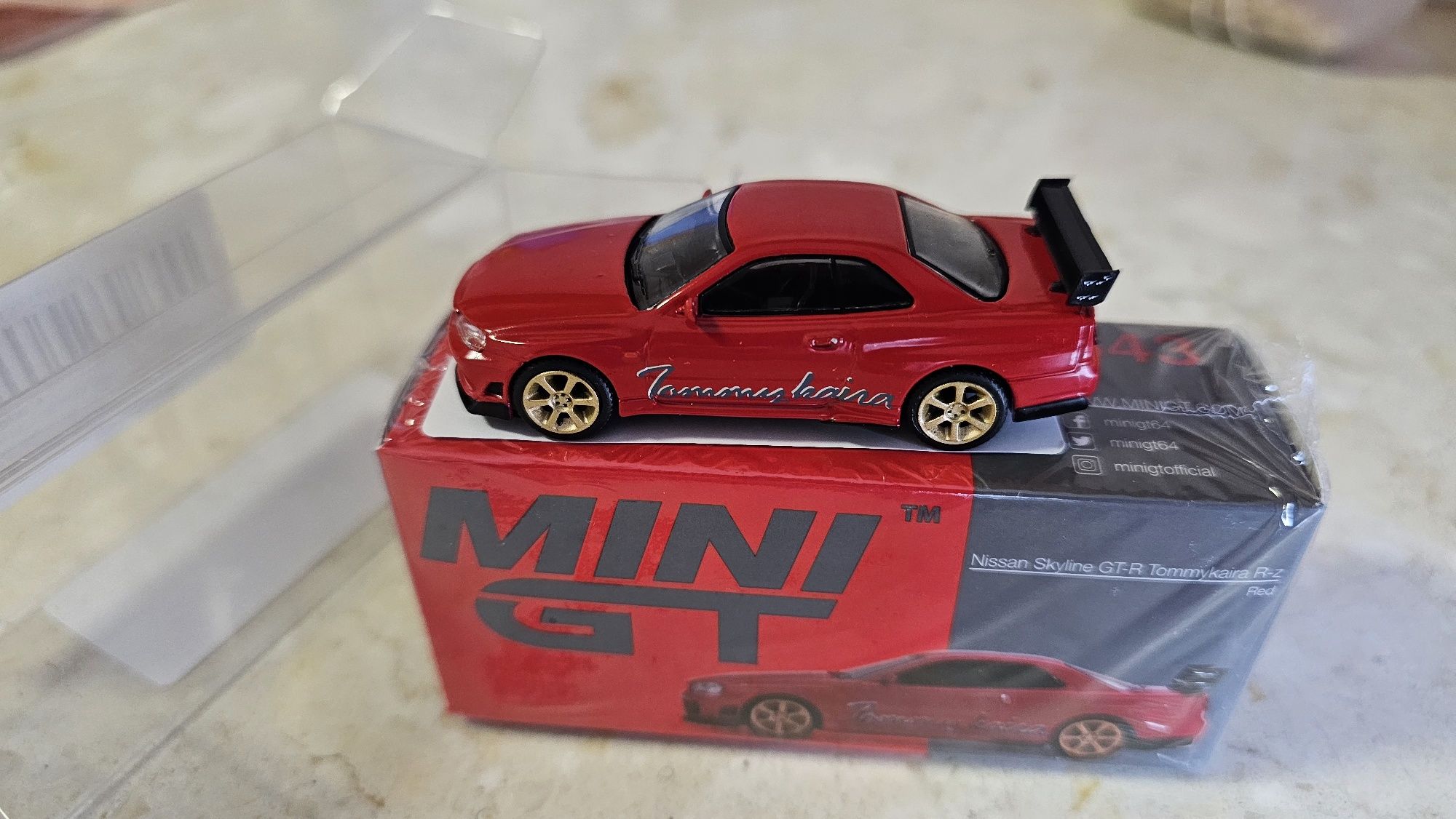 Mini GT 543 Nissan Skyline GT-R (R34) Tommykaira R RZ Edition Red