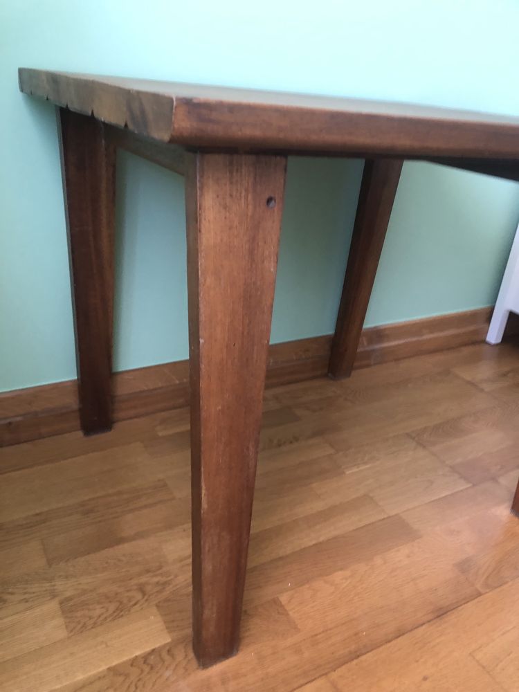 Mesa de madeira maciça
