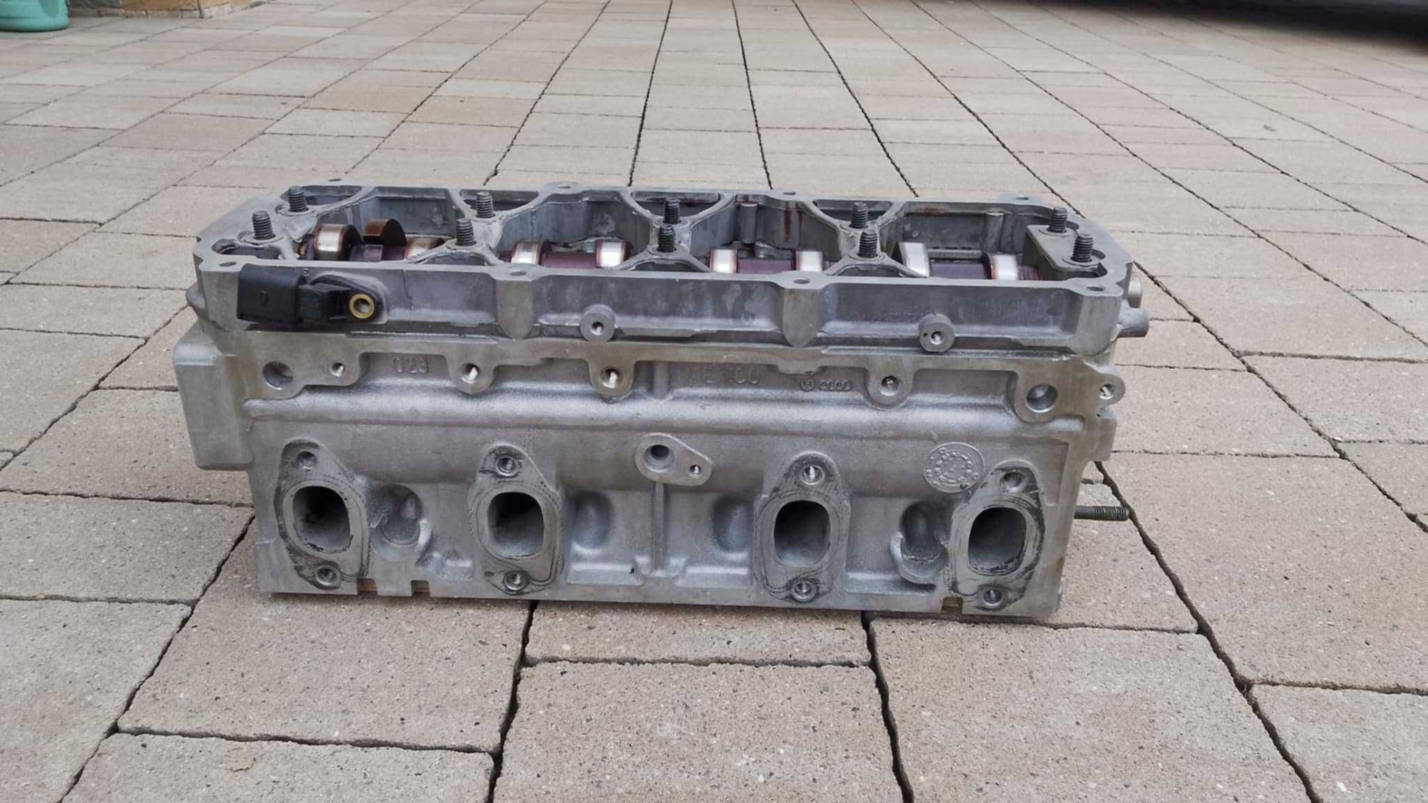 Głowica , wał silnika Audi A3 8P 1.6 8V MPI BSE 06B103373T używana
