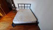 Cama de casal grande com colchão