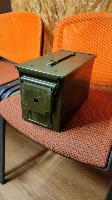 Металлический ящик для инструмента