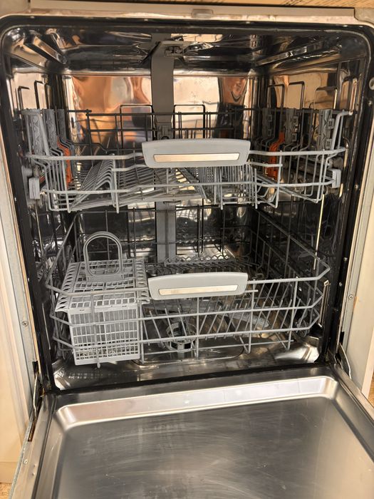 Продам посудомийку hotpoint-ariston