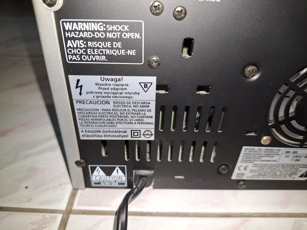 Samsung MM-B9 uszkodzona, nie działa. Sprzedam. Optyczne.