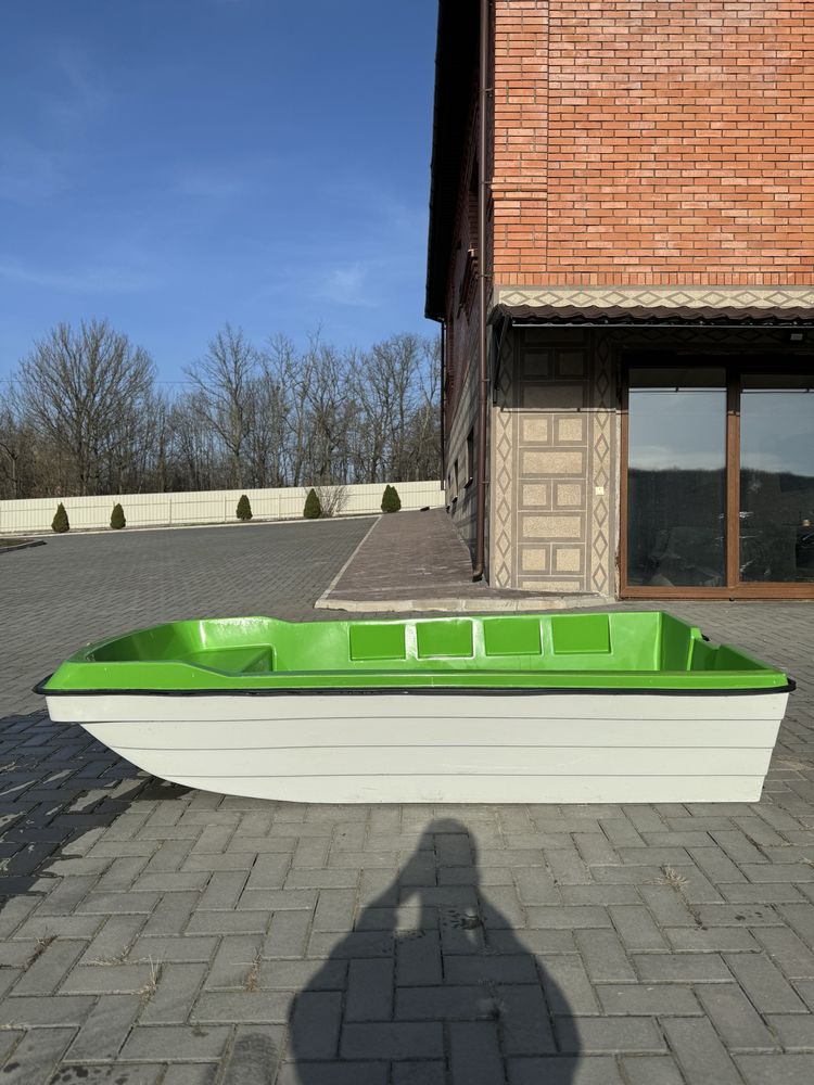 Пластиковая лодка