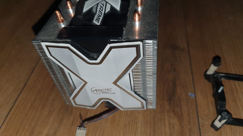 Chłodzenie LGA1366 Arctic Cooling wieżowe.