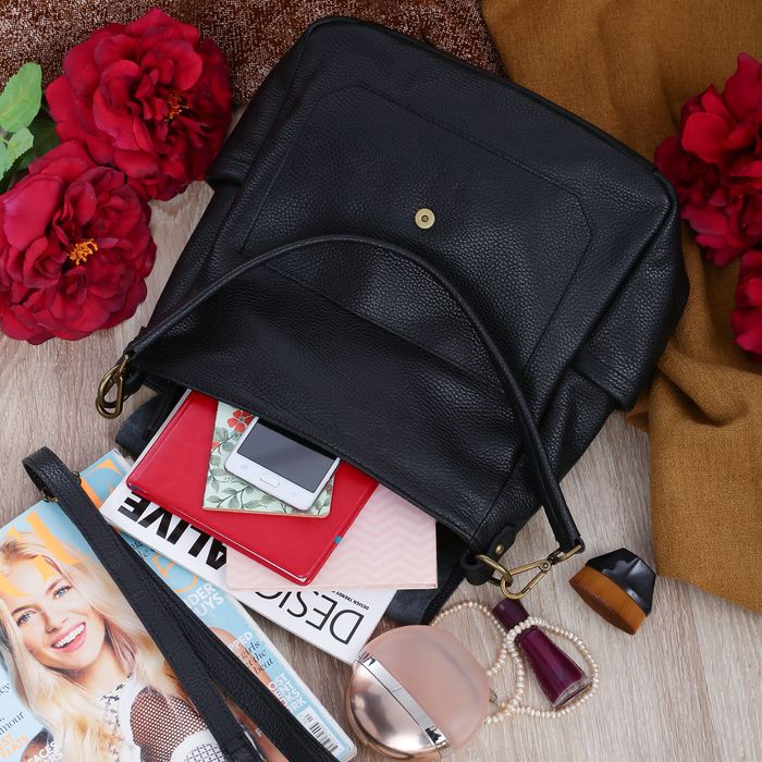 VERA PELLE torebka damska skórzana worek z klapą i paskiem V534 czarna