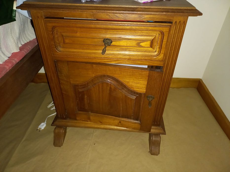 Conjunto de mobília antiga