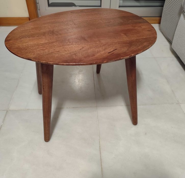 Mesa de centro de madeira biselada