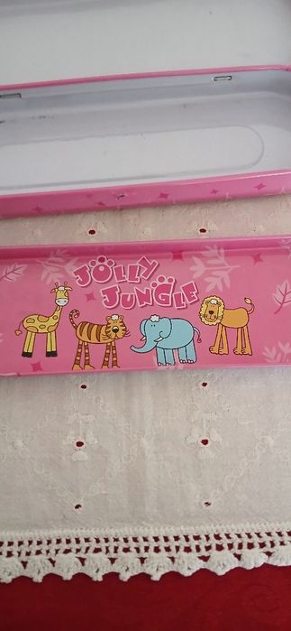 Estojo de metal antigo