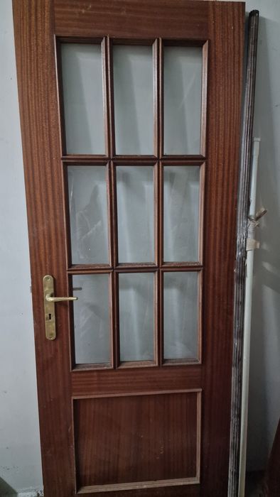 Porta de madeira com vidros