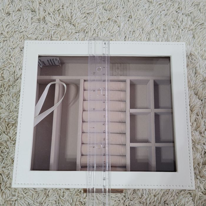 Szkatułka na biżuterię