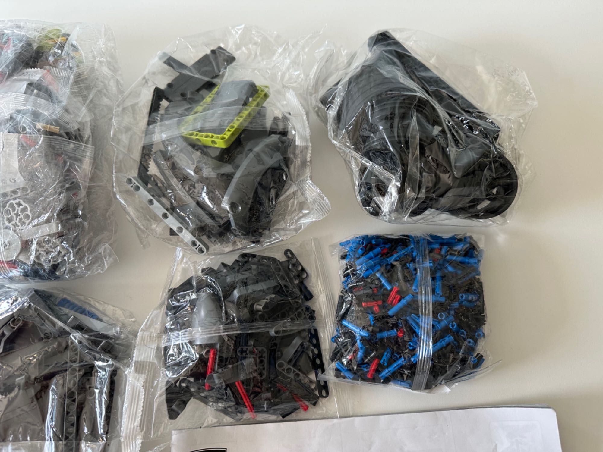 Lego Technic Peugeot 9X8 24H Le Mans Hybrid Hypercar 42156 Novo Selado