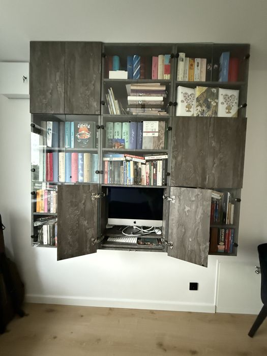 Wielofunkcyjna biblioteczka na książki z szafką na komputer