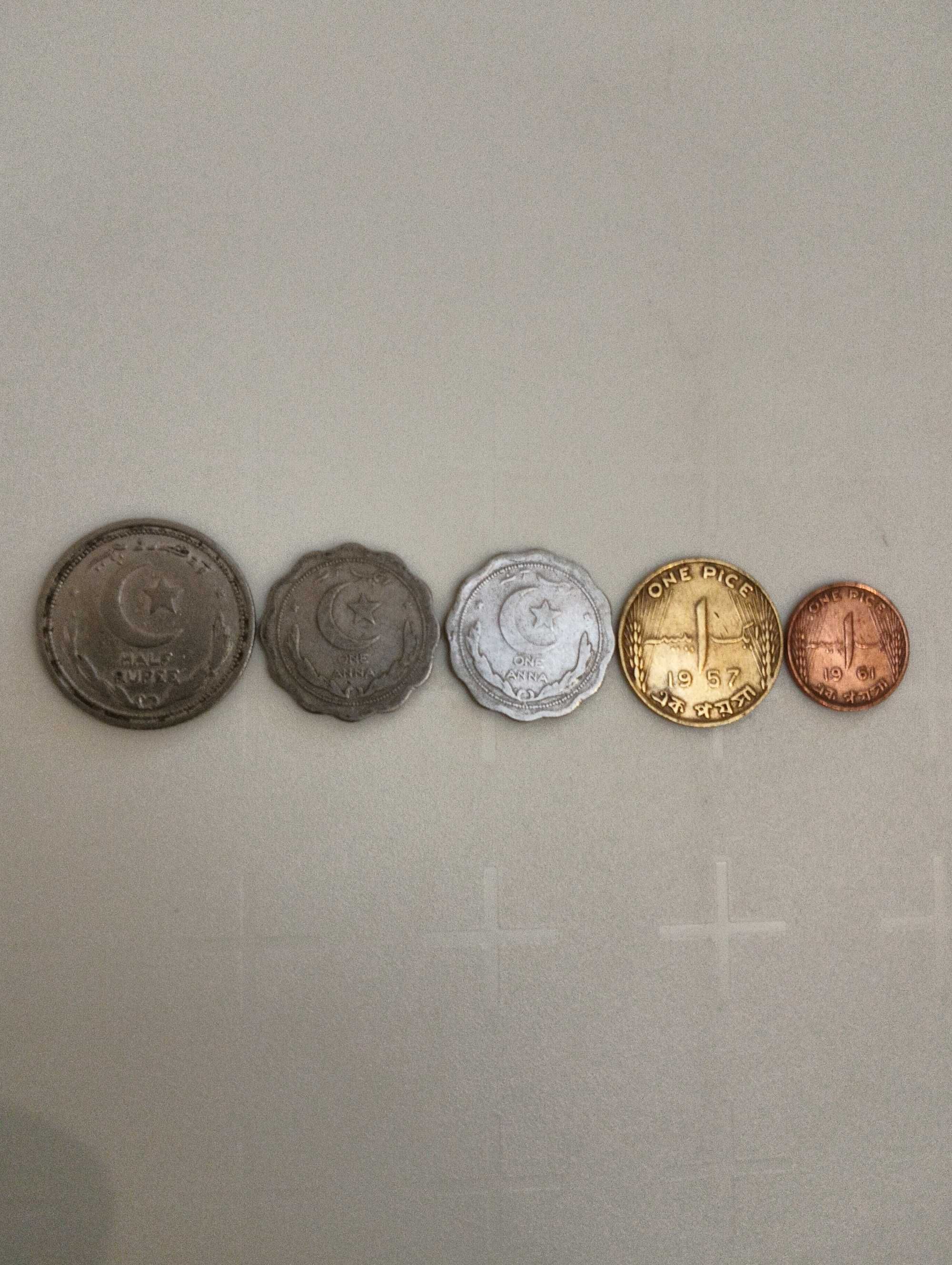 Lote de moedas do Paquistão antigas