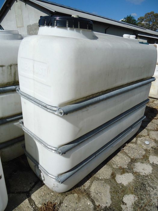 Zbiornik 2000L plastikowy duży właz u góry przewierty woda rsm