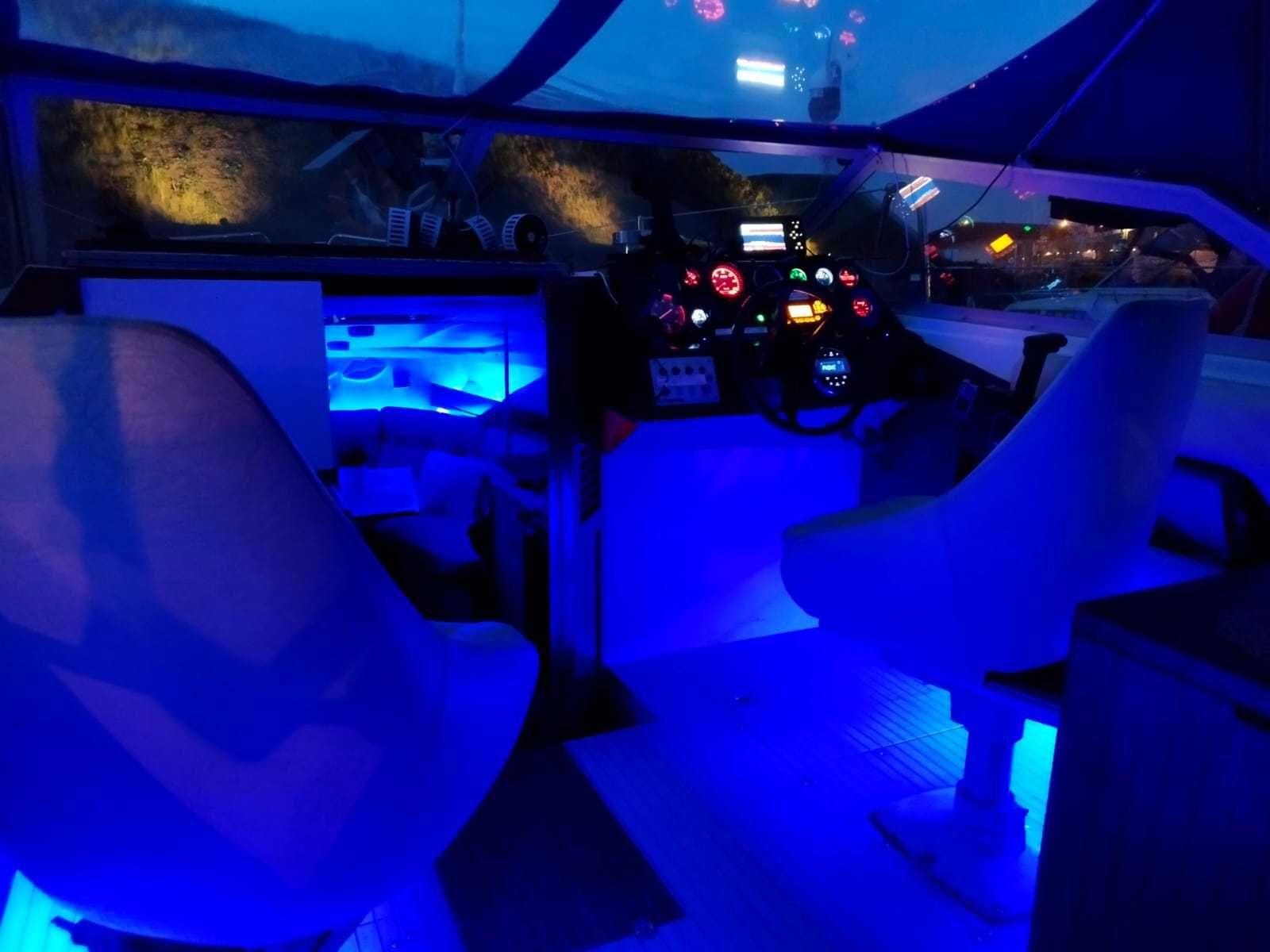 Jacht motorowy houseboat 7,5m b. doinwestowany. Przyczepa Czytaj opis
