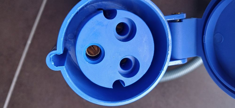 Ficha  32A e 3M de  5mm para carregadores