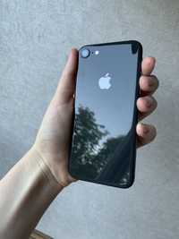 Iphone 8 чорного колору