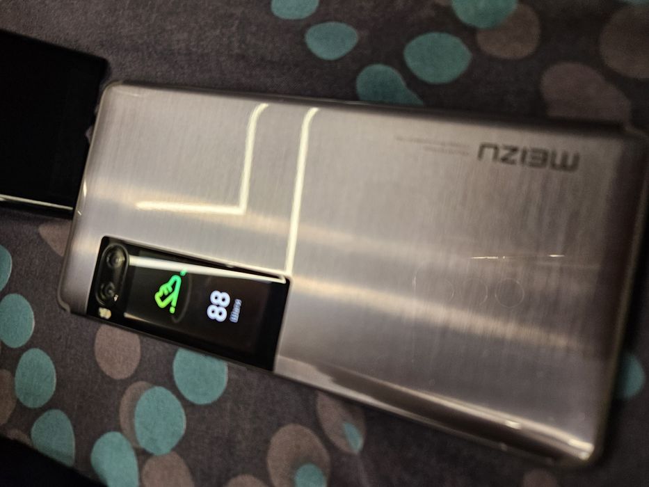 Meizu pro 7 plus 64гб. 6 озу