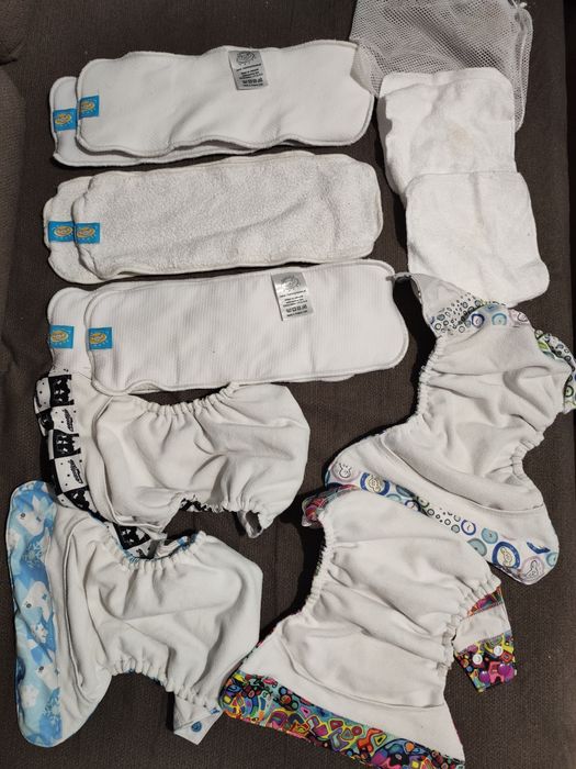 Pieluszki wielorazowe różnych firm plus wkłady, podwójny worek i myjki