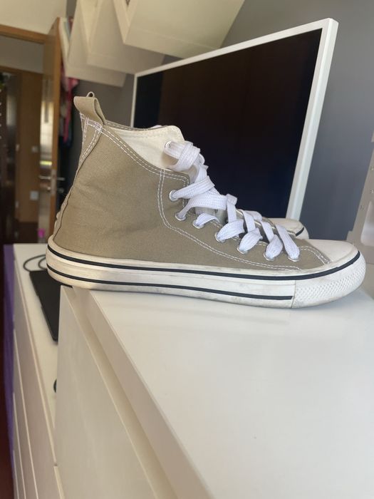 Sapatilha beje estilo all star