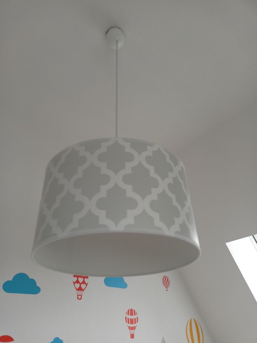 Lampa wisząca do pokoju dzieciecego