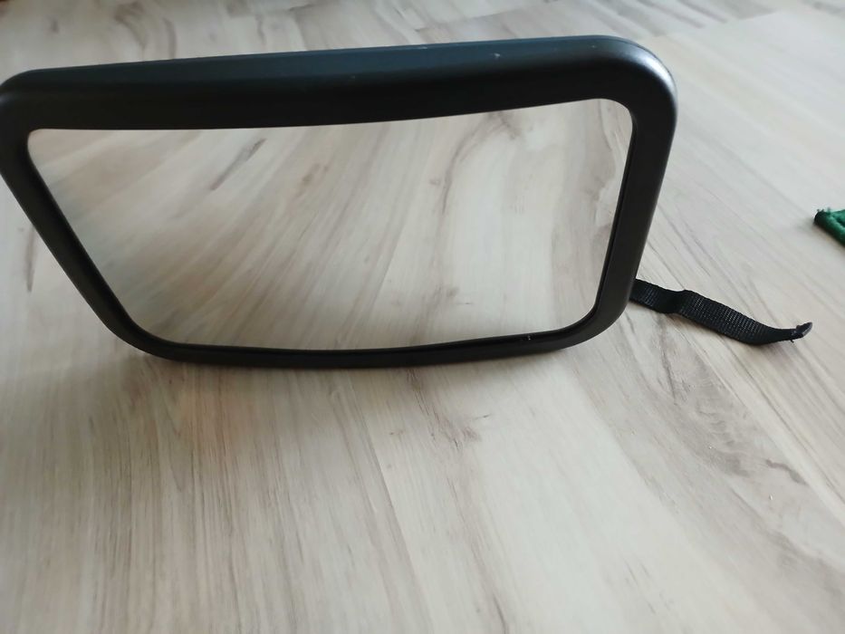 Lusterko do obserwacji dziecka w aucie