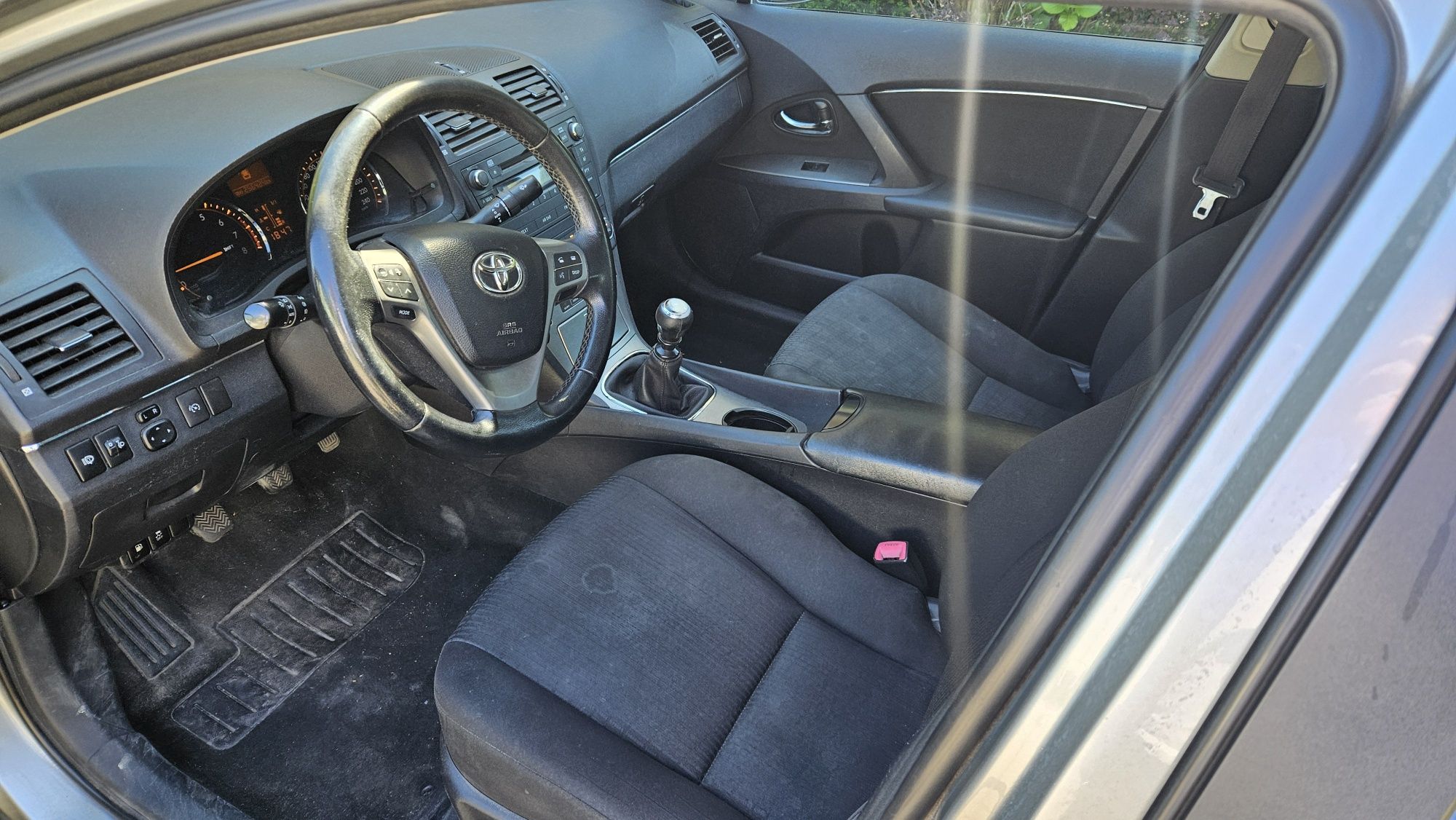 09 śliczna TOYOTA AVENSIS 1,8 150KM rej w Polsce bogata wersja