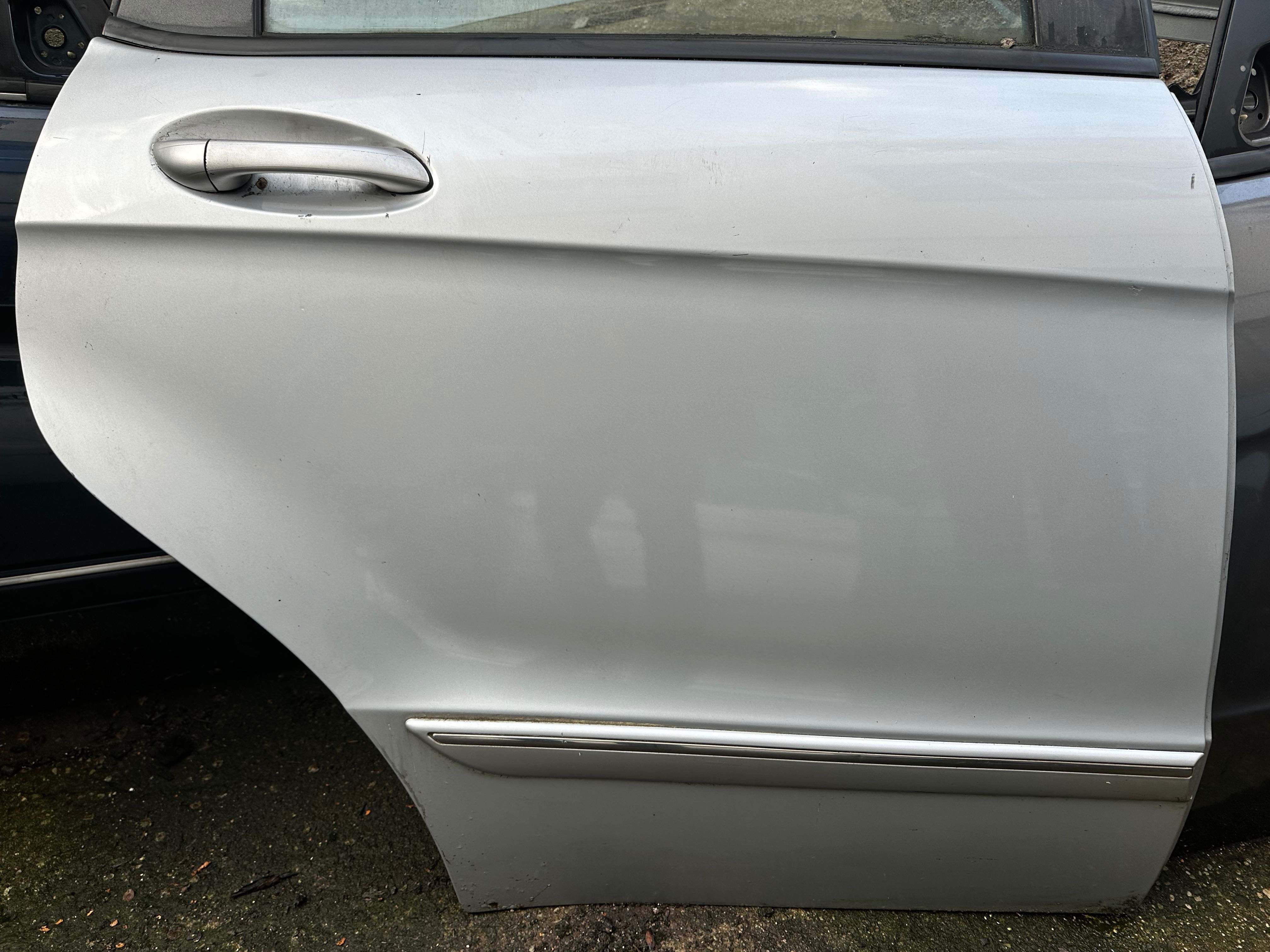 MERCEDES A KLASA W169 DRZWI tył tylne prawe srebrne Lak 761