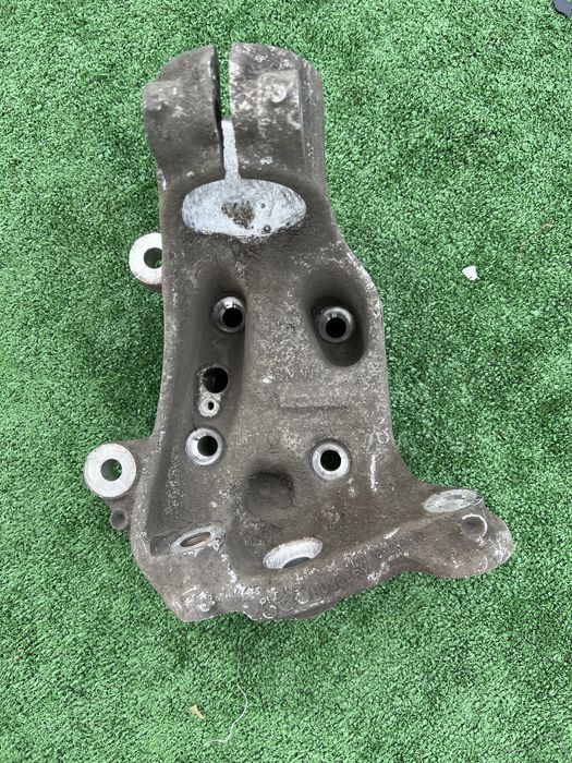 Цапфа Бмв ф30 ф20 задний привод кулак Bmw f30 f20 f31