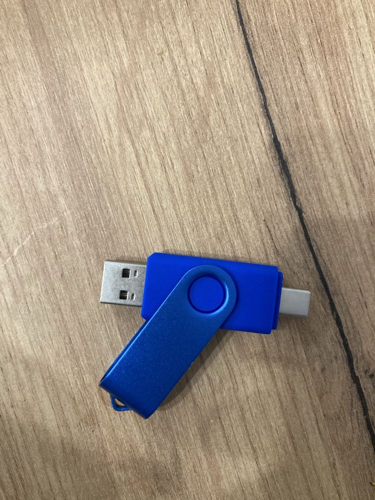Pendrive 100gb.