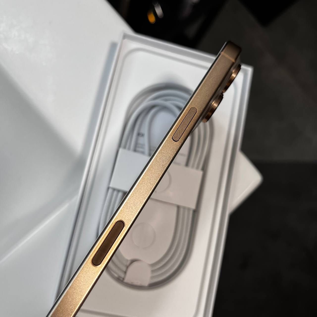 Продам смартфон iPhone 16 Pro Max 1TB Natural Titanium.