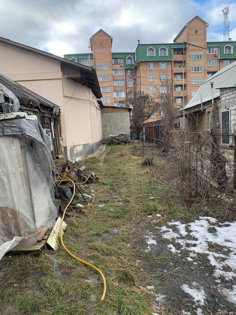 Будиночок поруч з Податковою академією по вартості квартири