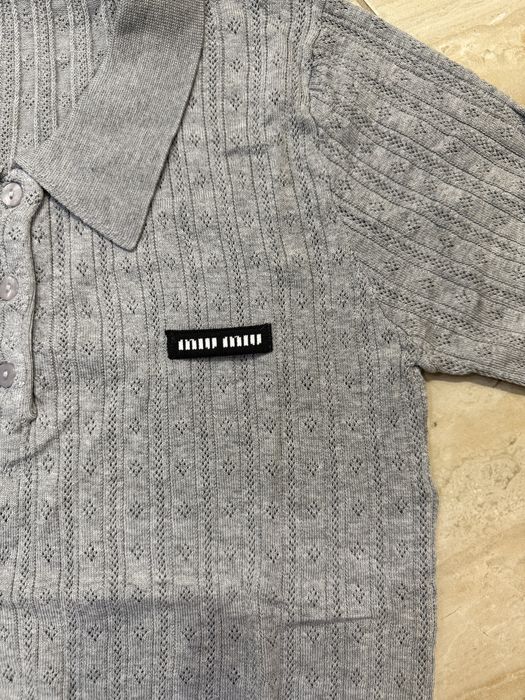 Сіре поло miu miu