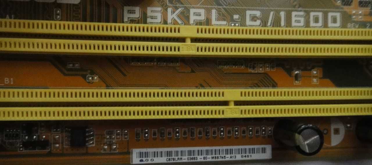 Продам недорого материнскую плату ASUS P5KPL-C/ 1600 (S 775)