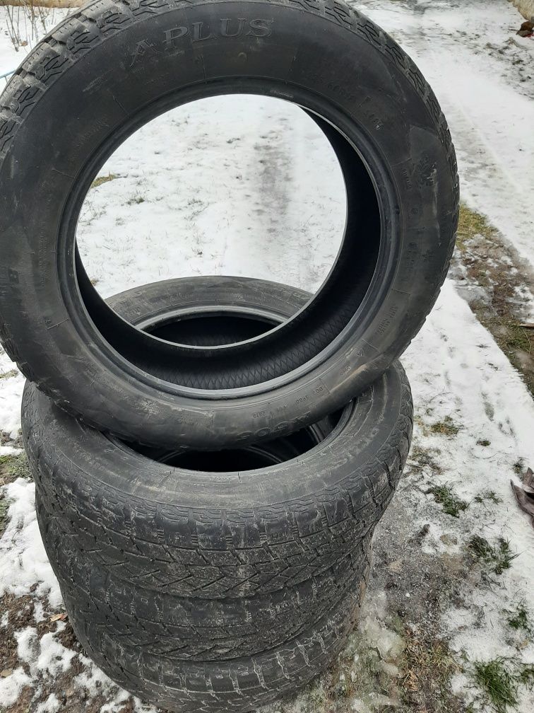 Продам зимнюю резину 225/60R18