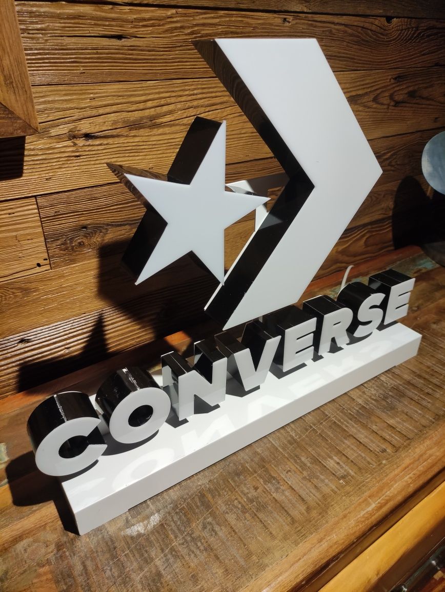 Reklama plafon neon Converse gadżet podświetlany