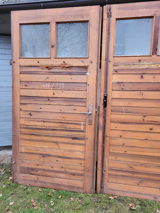 Drzwi drewniane garażowe