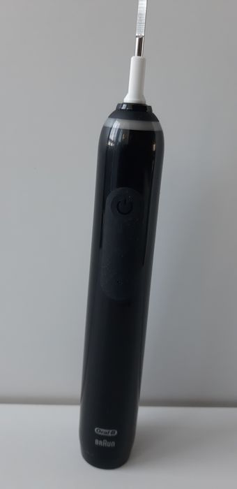 Elektryczna szczoteczka do zębów Oral-B PRO 3 3500