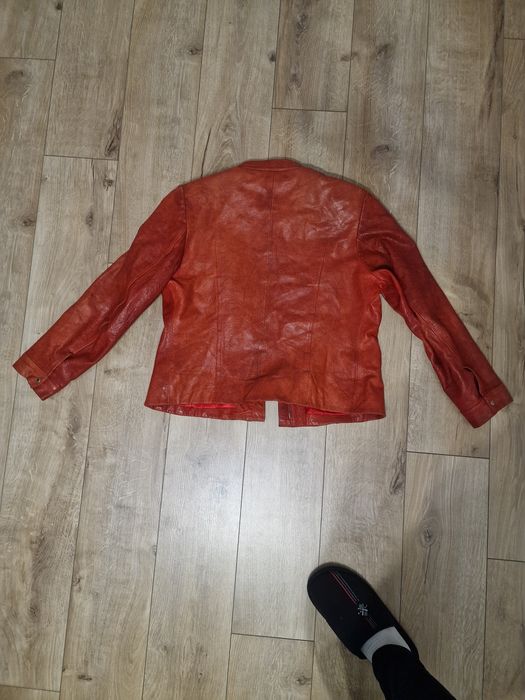 Czerwona Skórzana kurtka