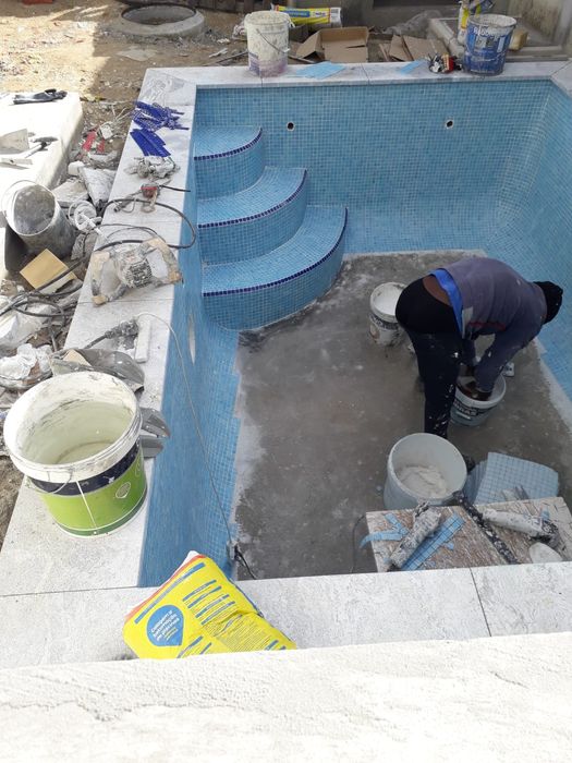 V3 triplex geminada com piscina só a particulares