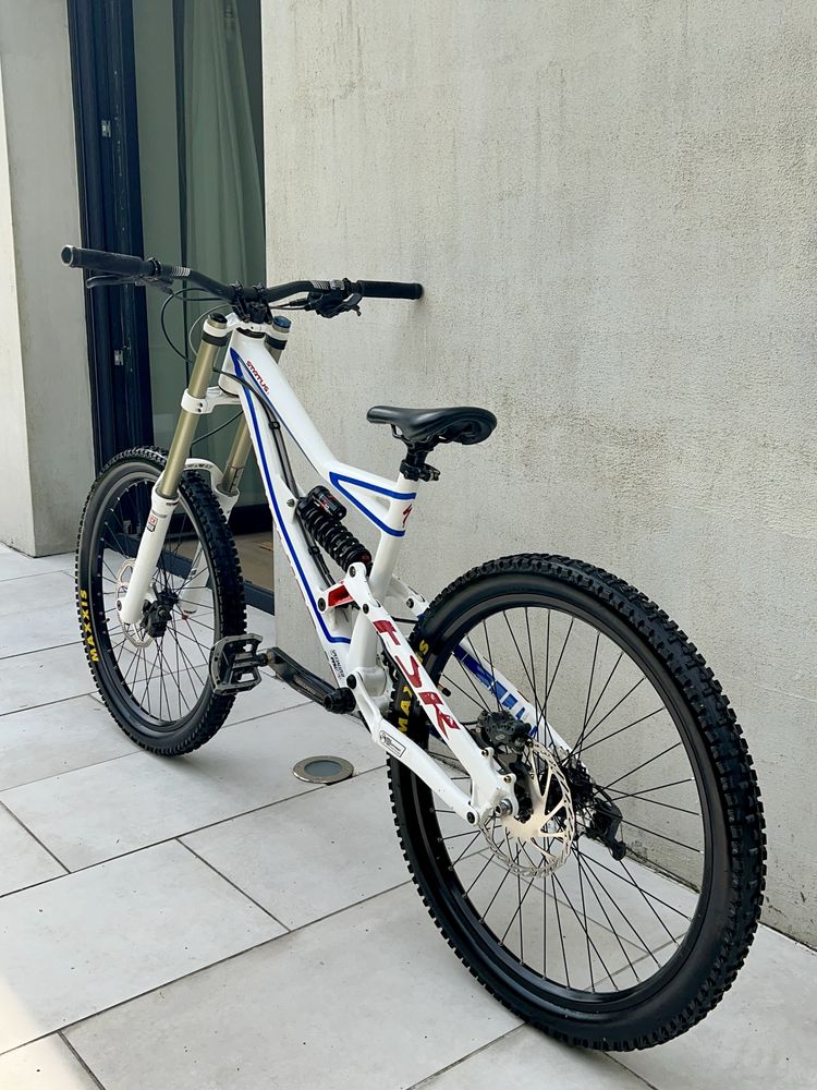 Specialized status 1 DH FR