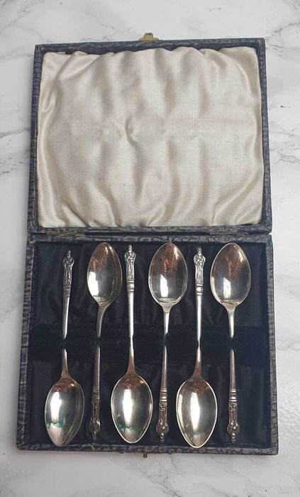 Zestaw sześciu łyżeczek posrebrzane, antyk. Oryginalne pudełko. EPNS