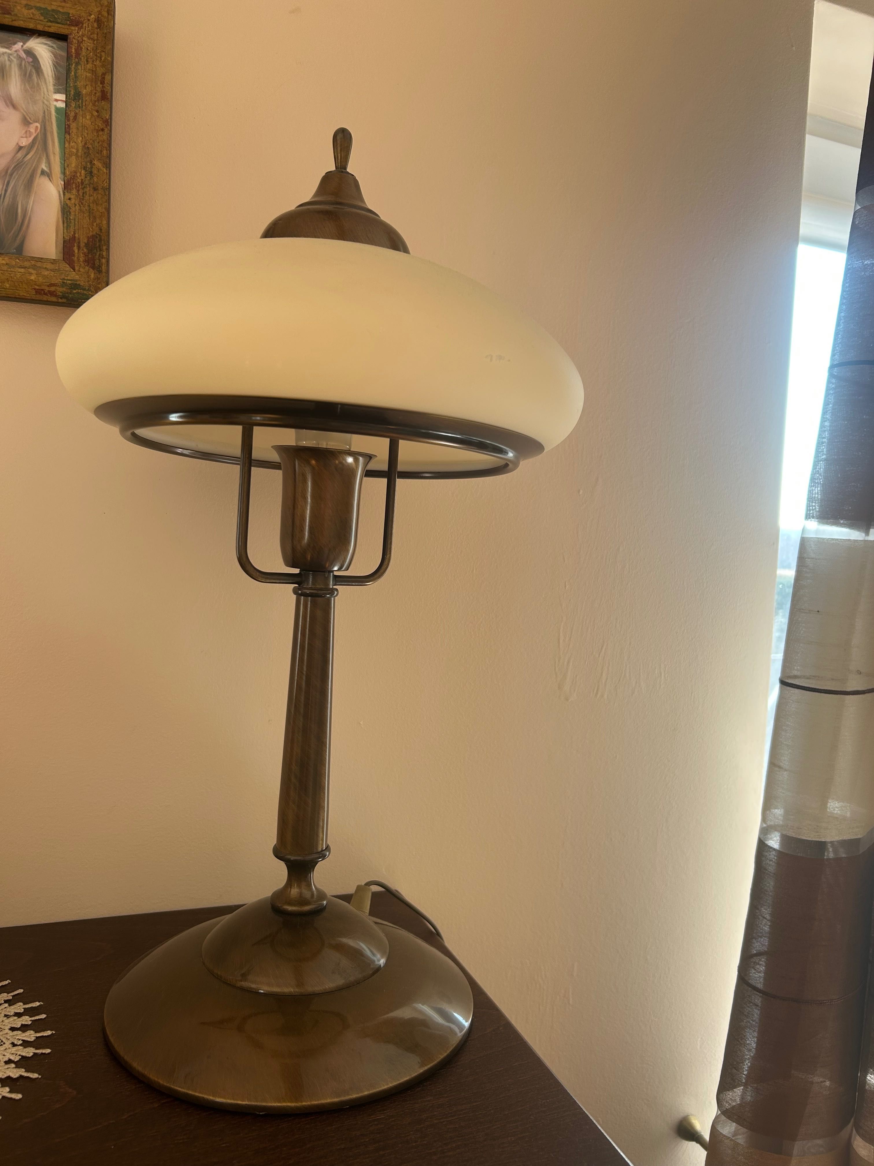 Lampy, oświetlenie wewnętrzne